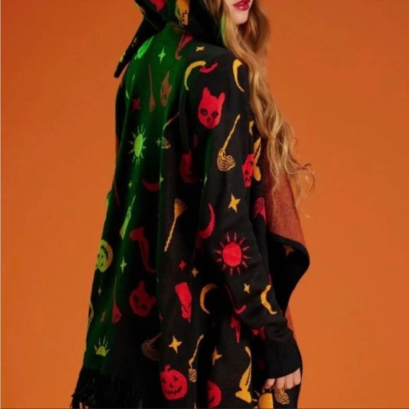 S Hocus Pocus sweater - Picture 3 of 3